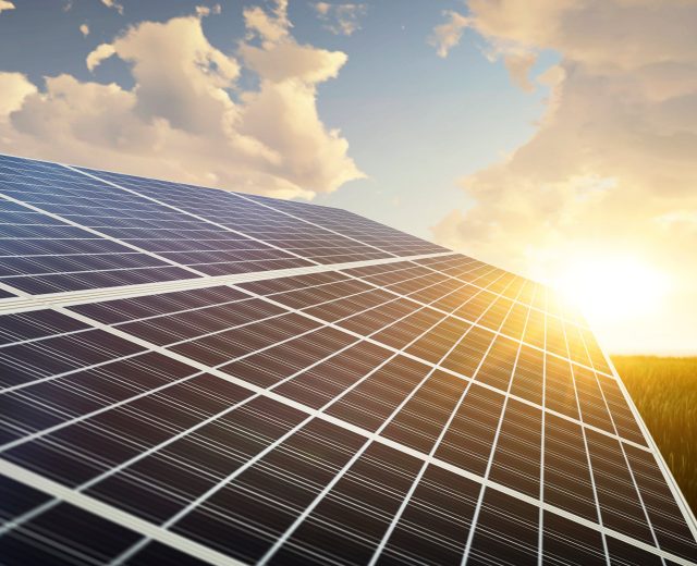 Qual a melhor estação do ano para instalar um sistema solar fotovoltaico?